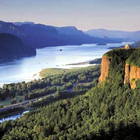Holiday Inn Express Portland East - Columbia Gorge By Ihg Troutdale Exteriör bild